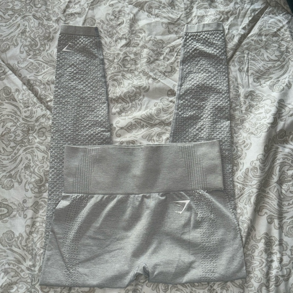 GYMSHARK SEAMLESS GREY SIZE || small